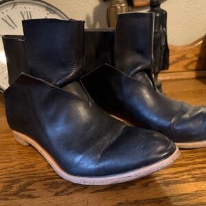 Ri Lee Black Raw Leather Cobbler Ankle Boots